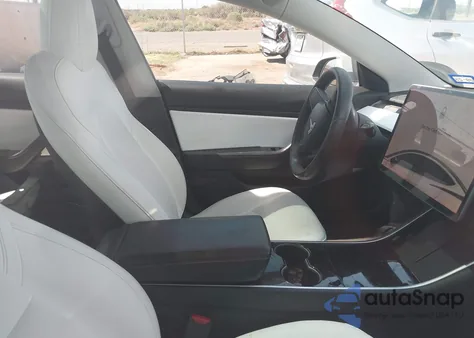 2019 Tesla Model 3 Long Range/Mid Range/Standard Range/Standard Range Plus z USA, uszkodzony, nr VIN 5YJ3E1EA8KF486356